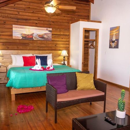 Hotel And Dive Center Roatan Yacht Club French Harbour Extérieur photo
