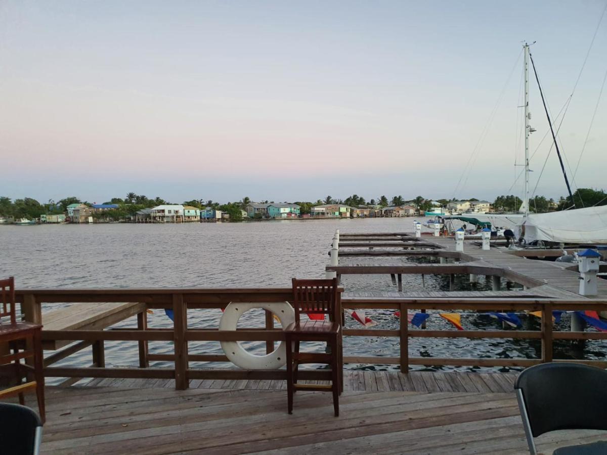 Hotel And Dive Center Roatan Yacht Club French Harbour Extérieur photo