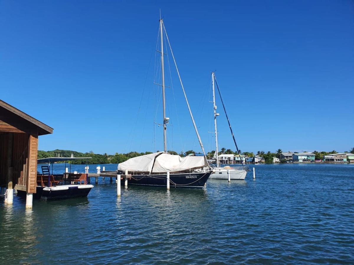 Hotel And Dive Center Roatan Yacht Club French Harbour Extérieur photo
