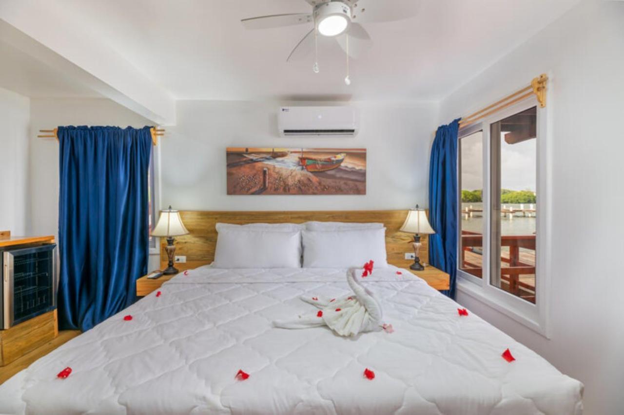 Hotel And Dive Center Roatan Yacht Club French Harbour Extérieur photo