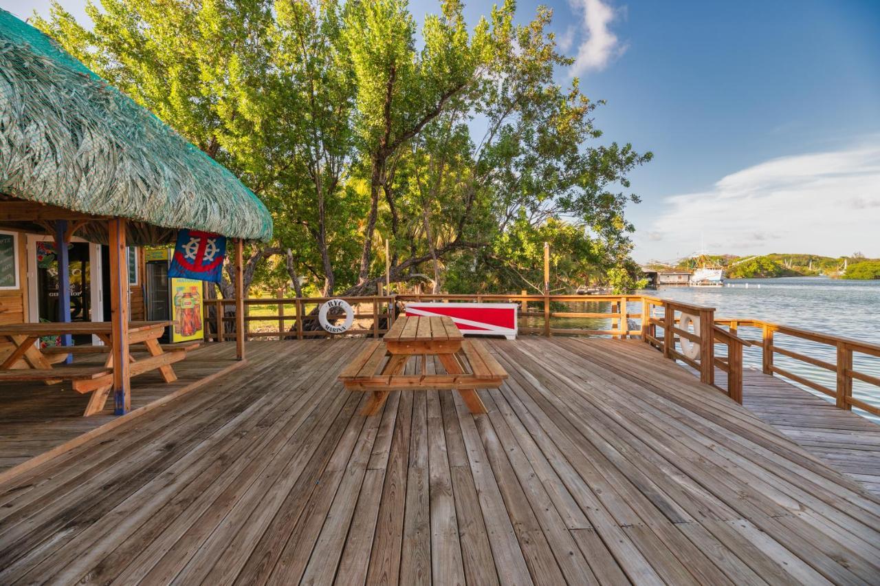 Hotel And Dive Center Roatan Yacht Club French Harbour Extérieur photo