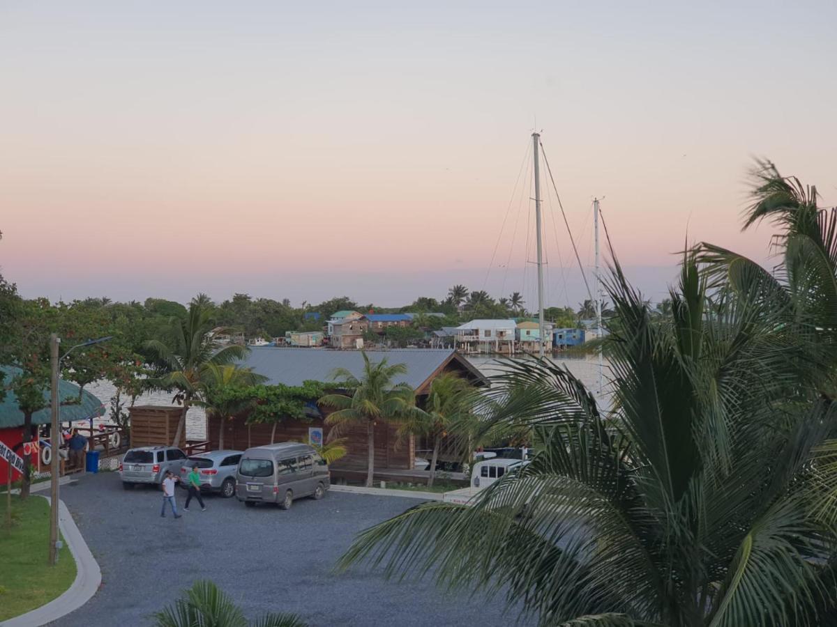 Hotel And Dive Center Roatan Yacht Club French Harbour Extérieur photo