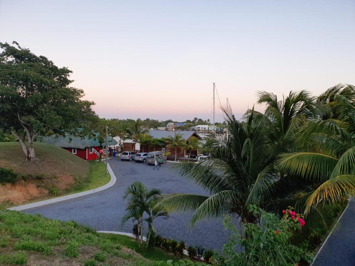 Hotel And Dive Center Roatan Yacht Club French Harbour Extérieur photo