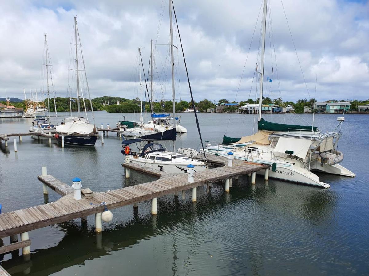 Hotel And Dive Center Roatan Yacht Club French Harbour Extérieur photo