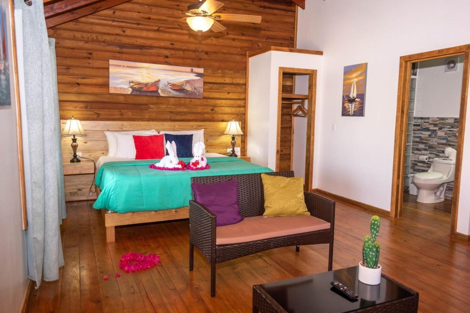 Hotel And Dive Center Roatan Yacht Club French Harbour Extérieur photo