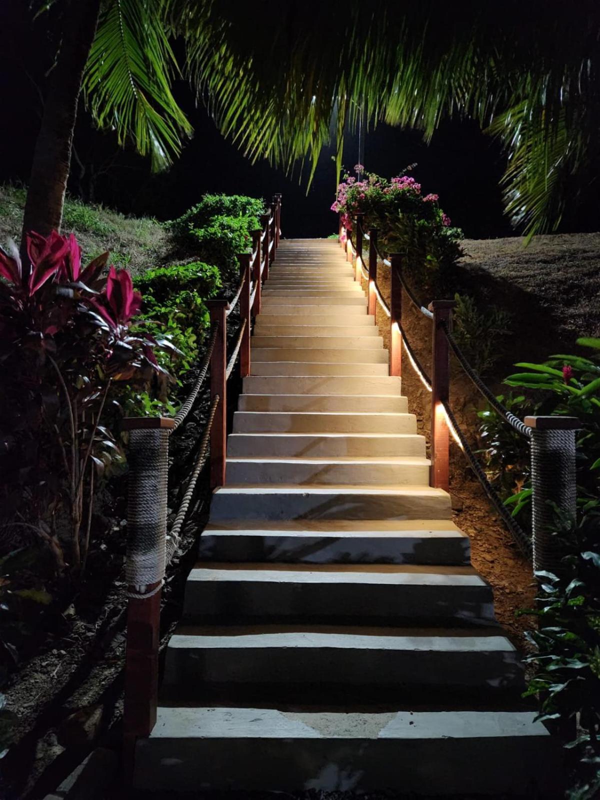 Hotel And Dive Center Roatan Yacht Club French Harbour Extérieur photo